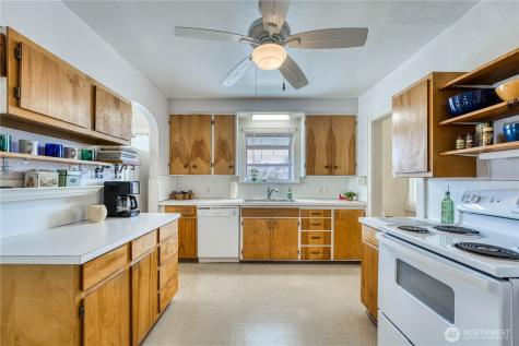 751 S 39th Street Tacoma WA 98418