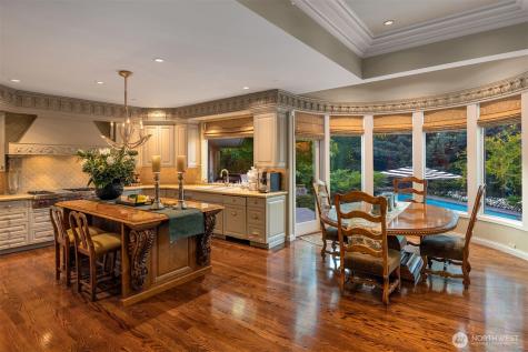 8622 NE 10th Street Medina WA 98039