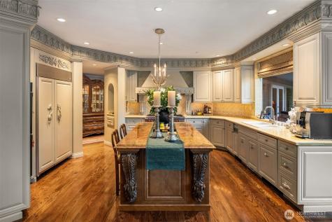 8622 NE 10th Street Medina WA 98039