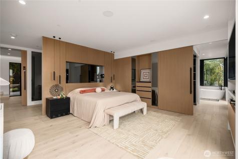 8933 NE 117th Place Kirkland WA 98034