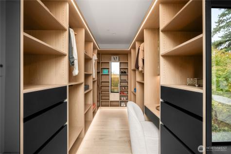 8933 NE 117th Place Kirkland WA 98034