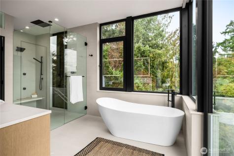 8933 NE 117th Place Kirkland WA 98034