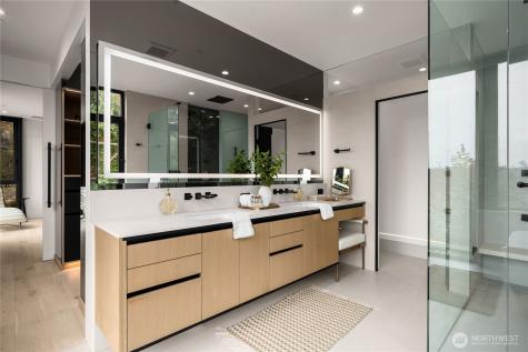 8933 NE 117th Place Kirkland WA 98034