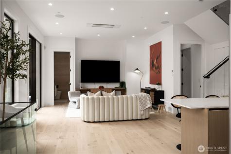 8933 NE 117th Place Kirkland WA 98034