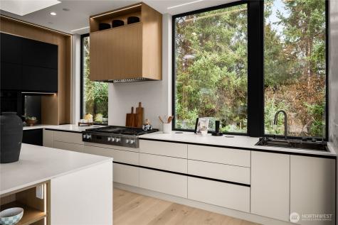 8933 NE 117th Place Kirkland WA 98034