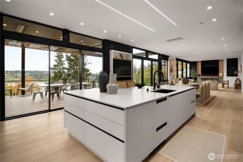 8933 NE 117th Place Kirkland WA 98034