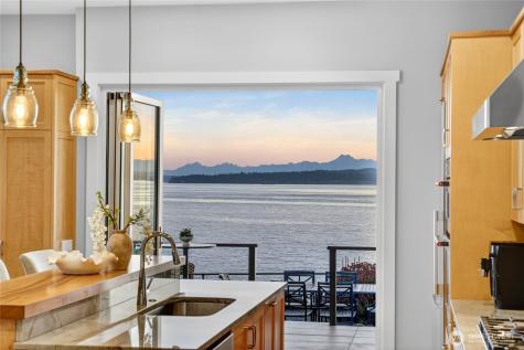 19573 27th Avenue NW Shoreline WA 98177
