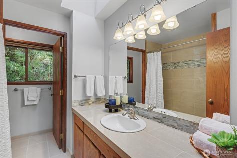 25028 SE Mirrormont Boulevard Issaquah WA 98027