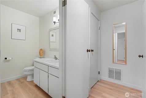 25028 SE Mirrormont Boulevard Issaquah WA 98027