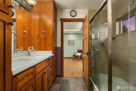 8909 NE 118th Place Kirkland WA 98034