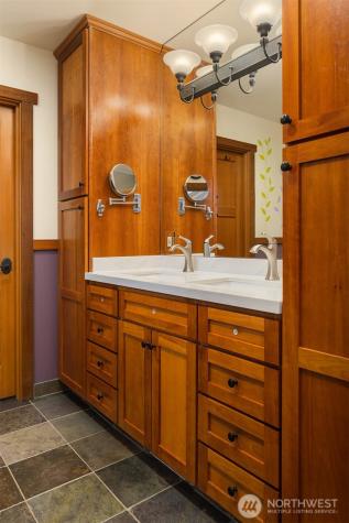8909 NE 118th Place Kirkland WA 98034