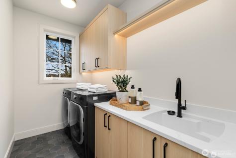 3032 NE Blakeley Street Seattle WA 98105