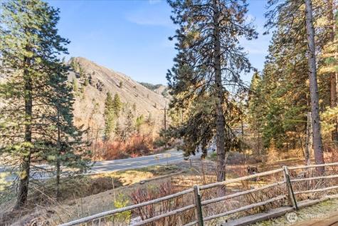 4492 Nile Road Naches WA 98937