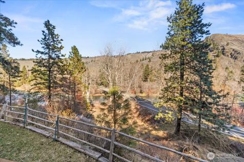 4492 Nile Road Naches WA 98937