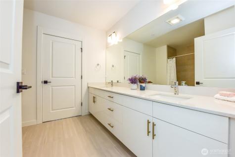 15558 NE 15th Place Bellevue WA 98007