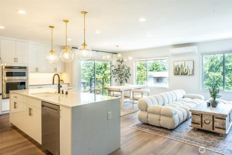 15558 NE 15th Place Bellevue WA 98007