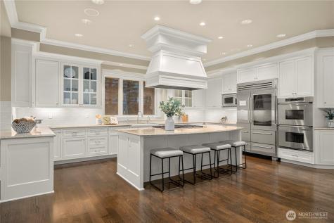 10021 NE 16th Place Bellevue WA 98004