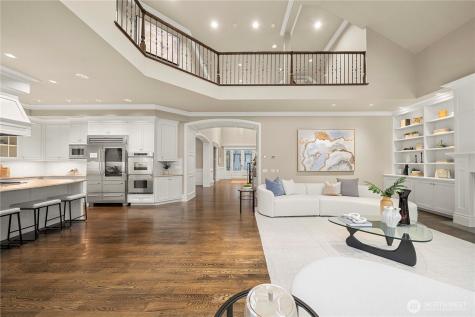 10021 NE 16th Place Bellevue WA 98004