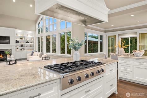 10021 NE 16th Place Bellevue WA 98004