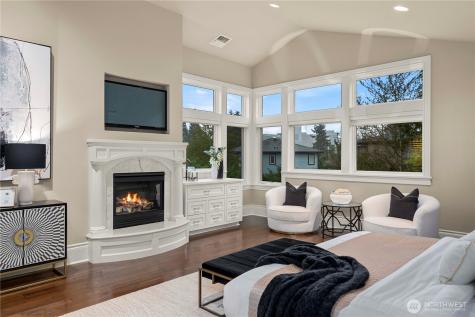 10021 NE 16th Place Bellevue WA 98004