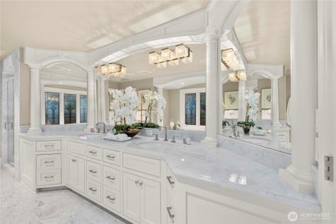 10021 NE 16th Place Bellevue WA 98004