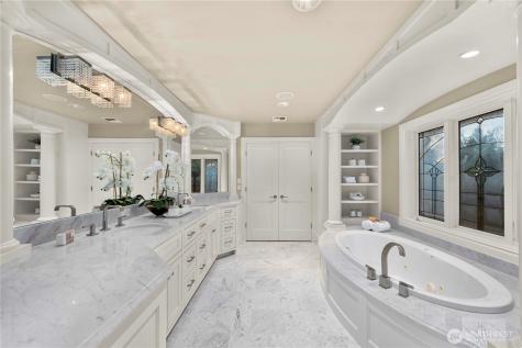 10021 NE 16th Place Bellevue WA 98004