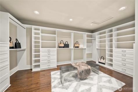 10021 NE 16th Place Bellevue WA 98004