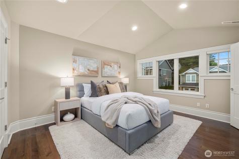 10021 NE 16th Place Bellevue WA 98004