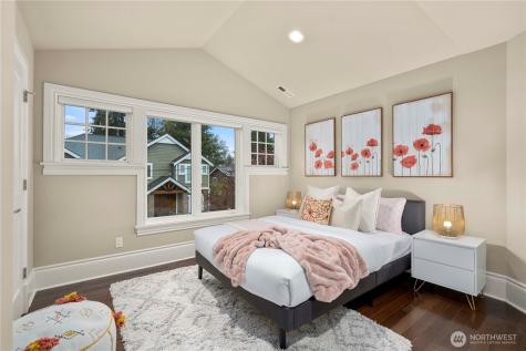 10021 NE 16th Place Bellevue WA 98004