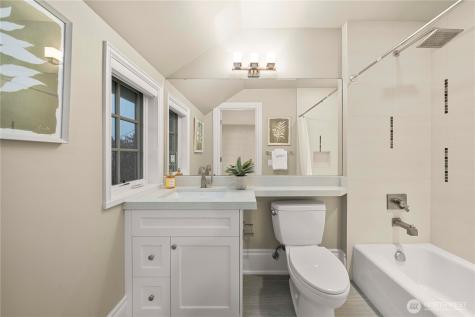 10021 NE 16th Place Bellevue WA 98004