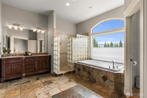718 Briarwood Drive East Wenatchee WA 98802