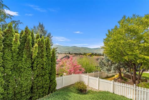 718 Briarwood Drive East Wenatchee WA 98802