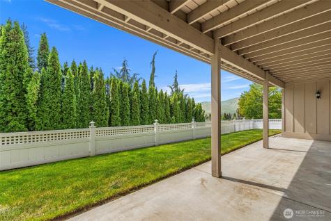 718 Briarwood Drive East Wenatchee WA 98802