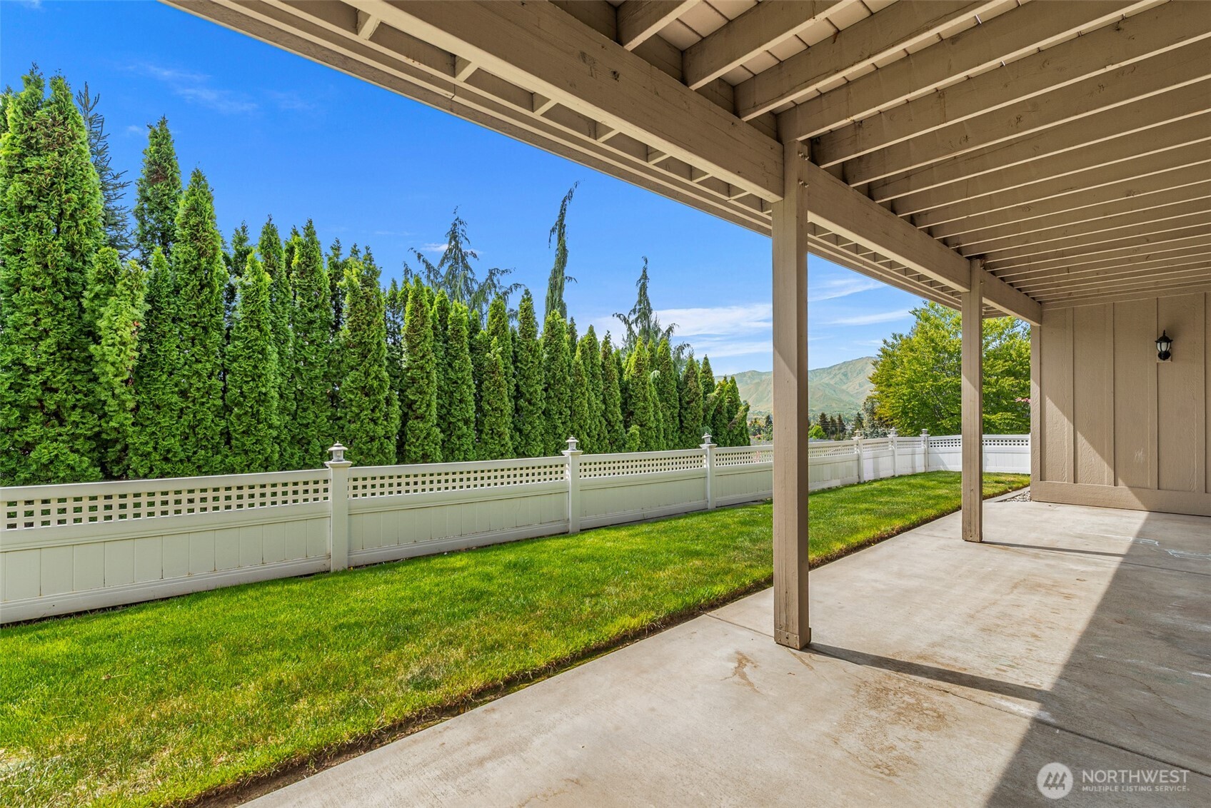 718 Briarwood Drive East Wenatchee WA 98802