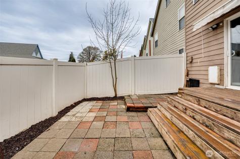 75 River Rock Lane Woodland WA 98674