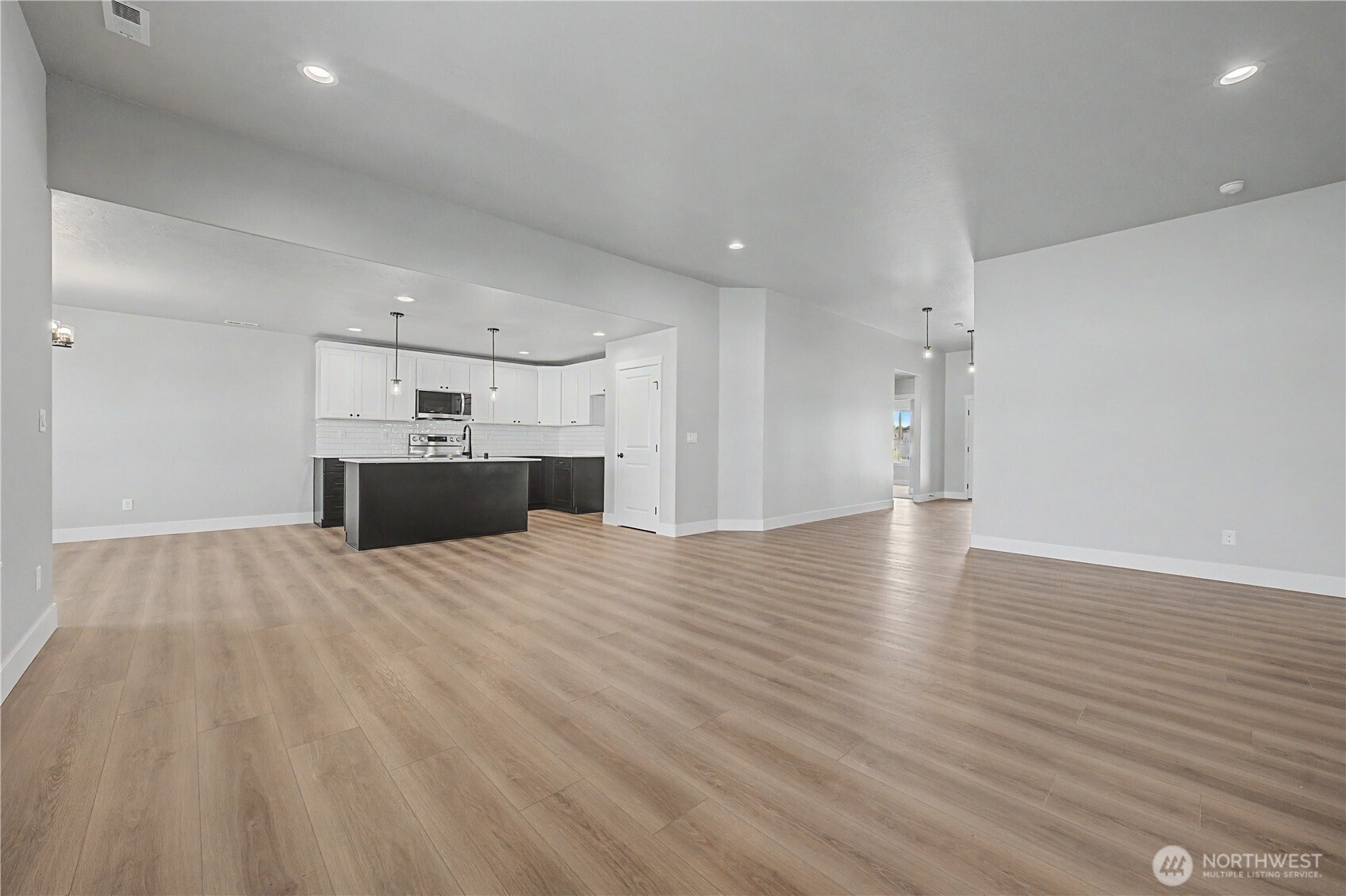 523 N Lessor Loop Moses Lake WA 98837