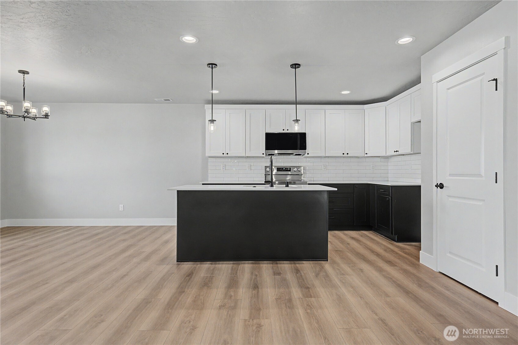 523 N Lessor Loop Moses Lake WA 98837
