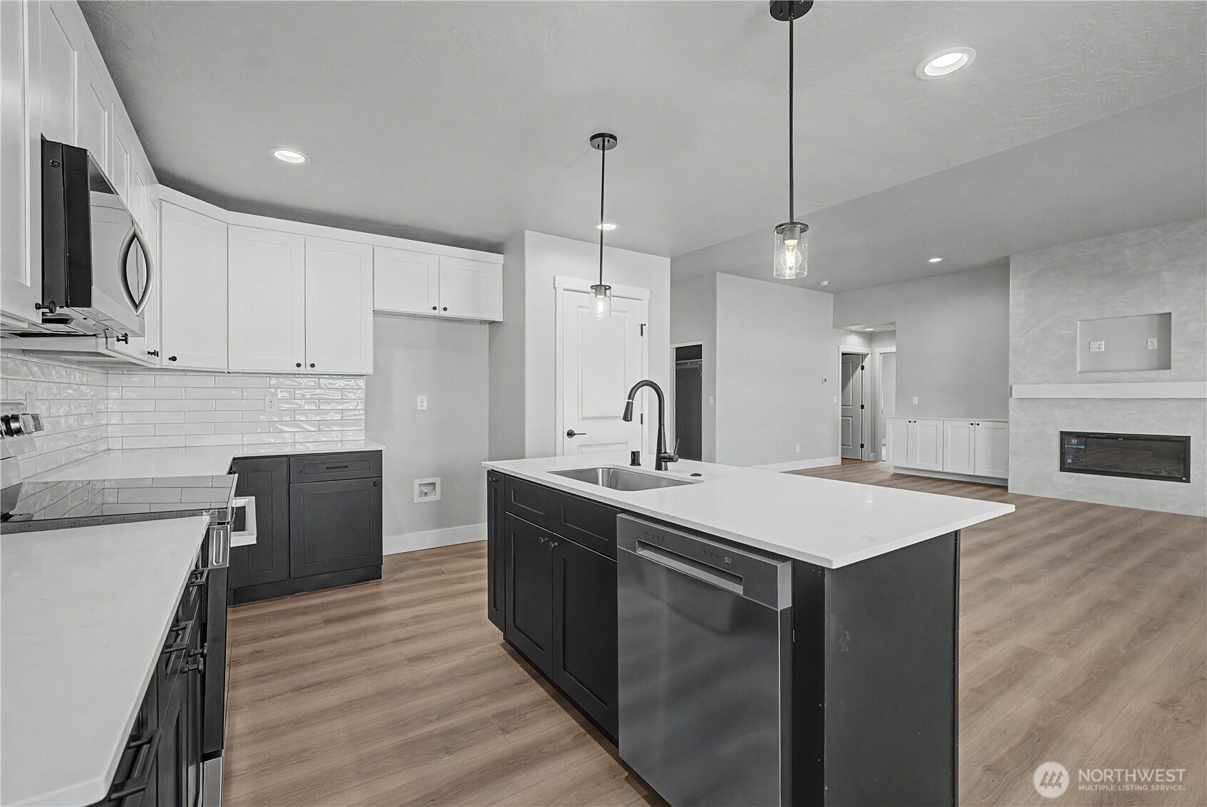 523 N Lessor Loop Moses Lake WA 98837