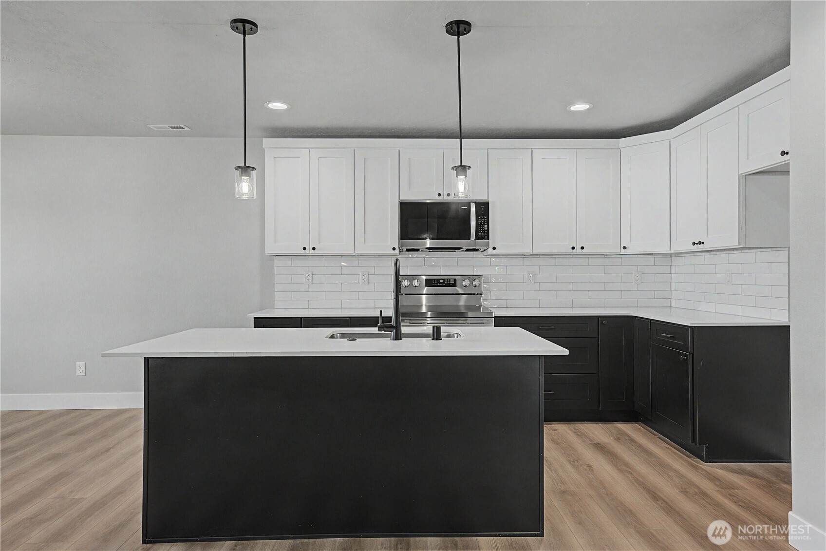 523 N Lessor Loop Moses Lake WA 98837