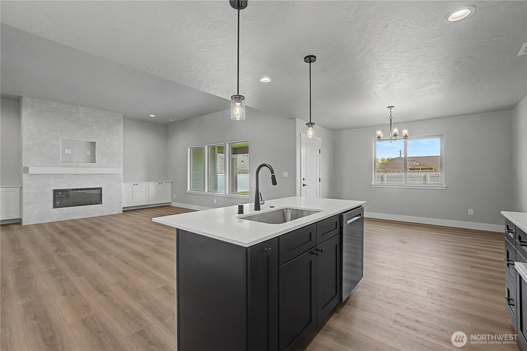 523 N Lessor Loop Moses Lake WA 98837