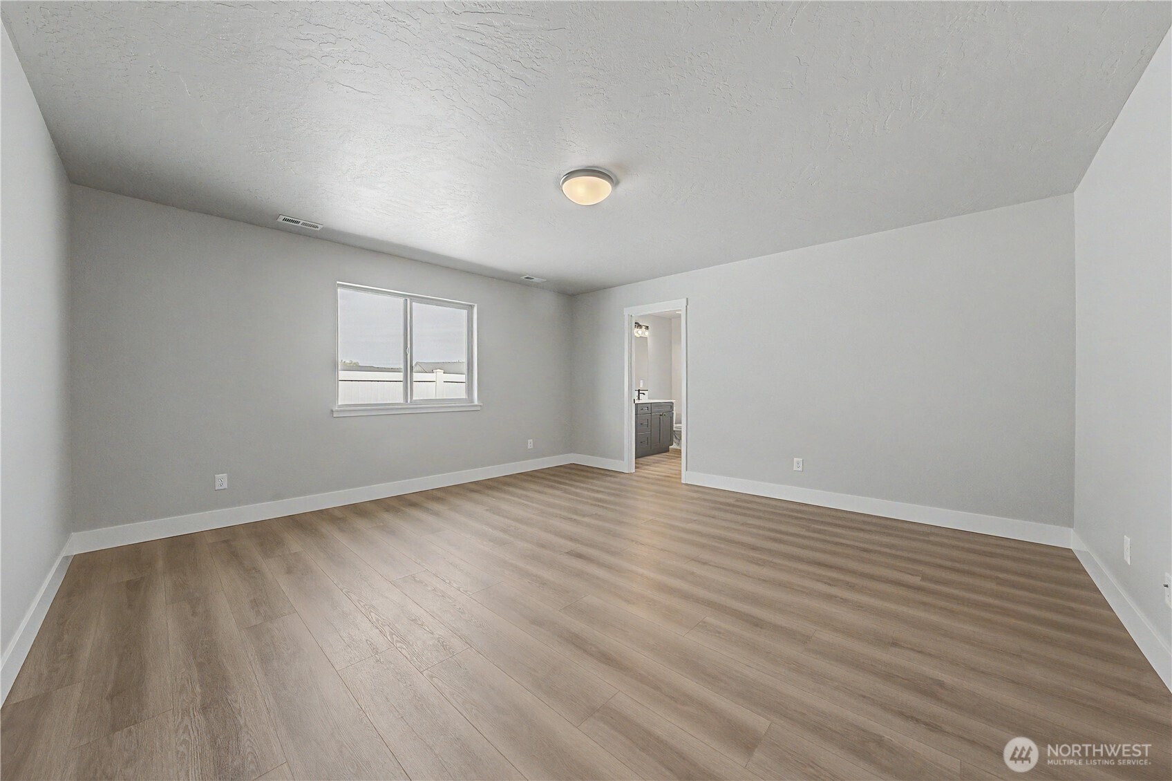 523 N Lessor Loop Moses Lake WA 98837