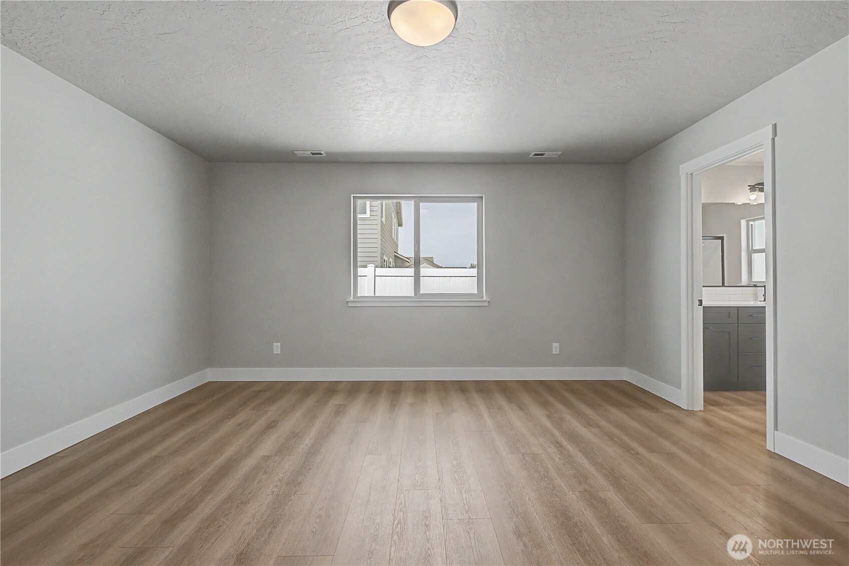 523 N Lessor Loop Moses Lake WA 98837
