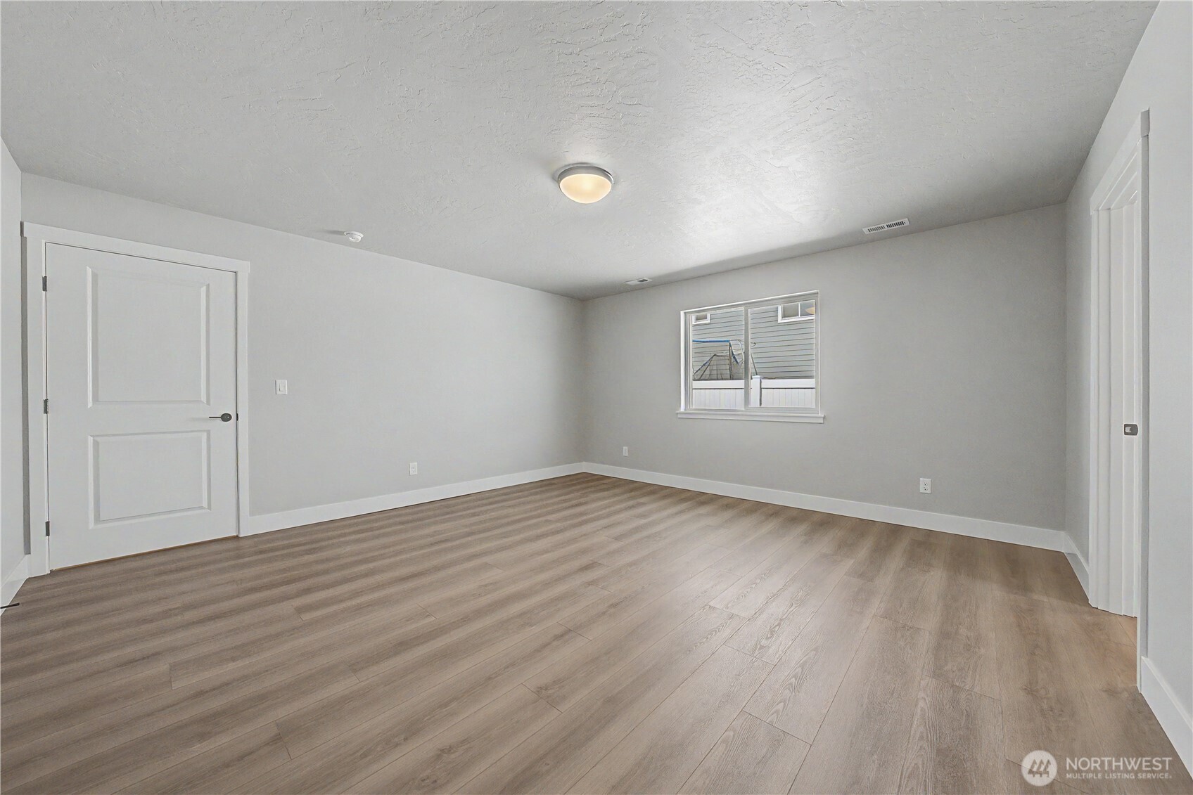 523 N Lessor Loop Moses Lake WA 98837