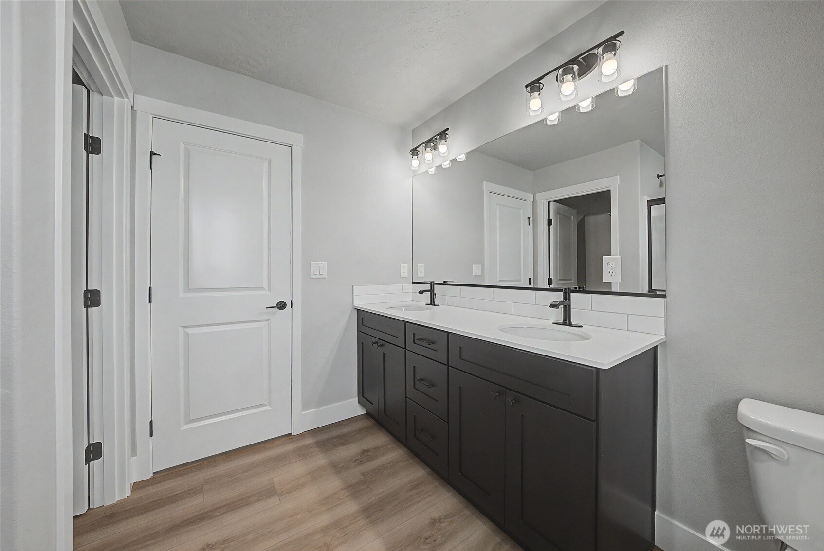 523 N Lessor Loop Moses Lake WA 98837