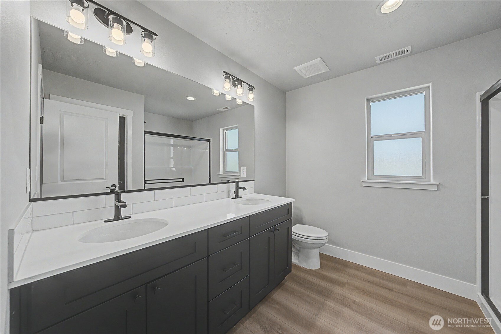 523 N Lessor Loop Moses Lake WA 98837