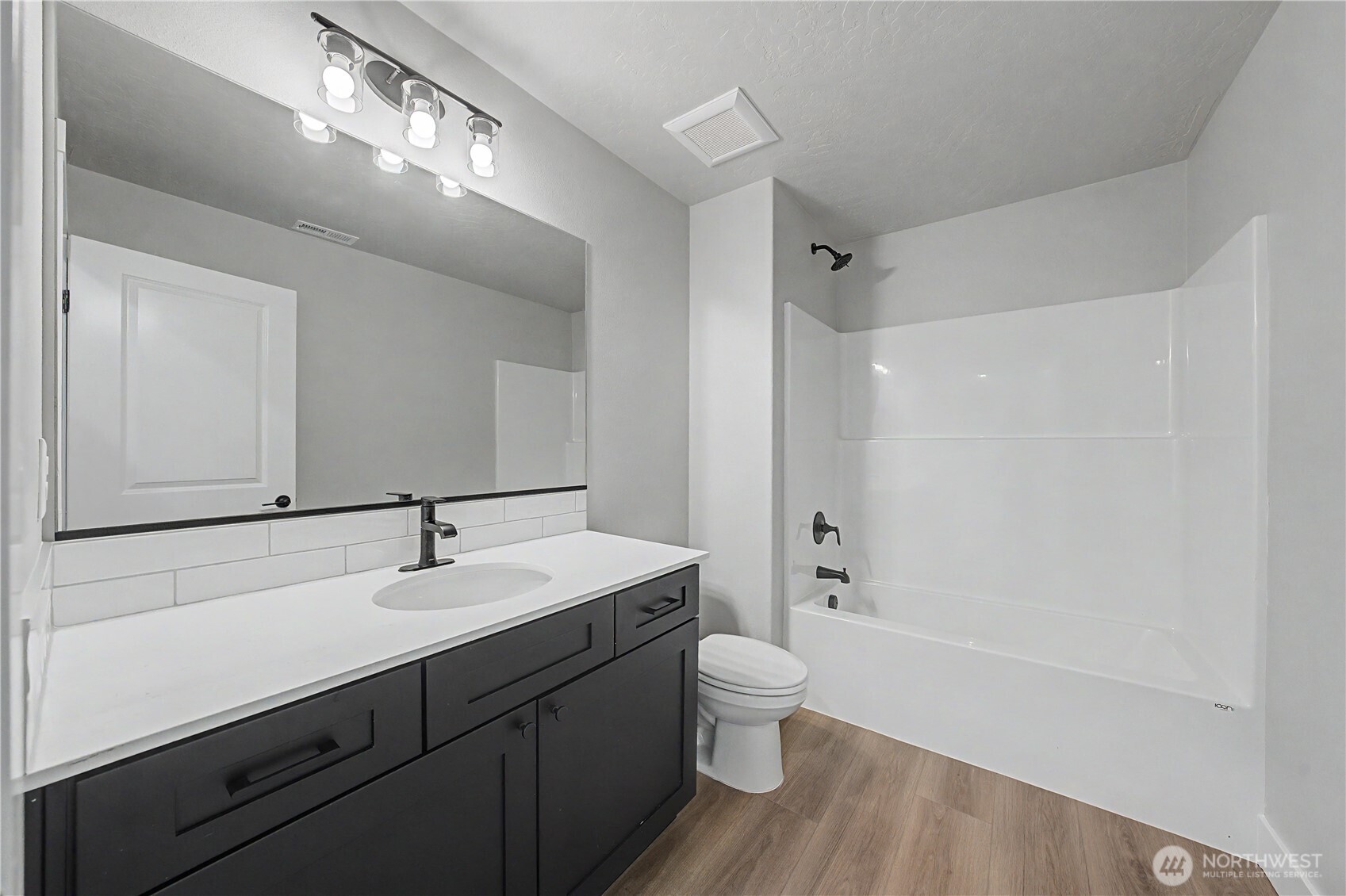 523 N Lessor Loop Moses Lake WA 98837