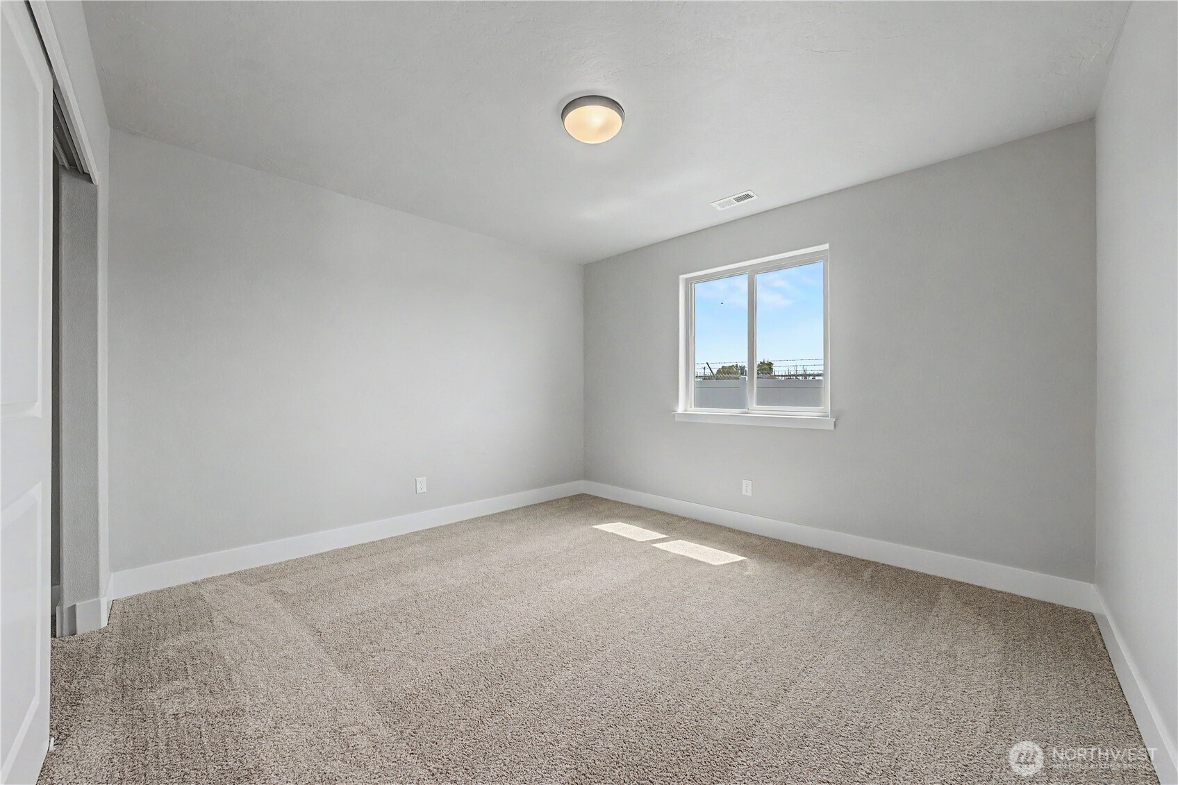 523 N Lessor Loop Moses Lake WA 98837