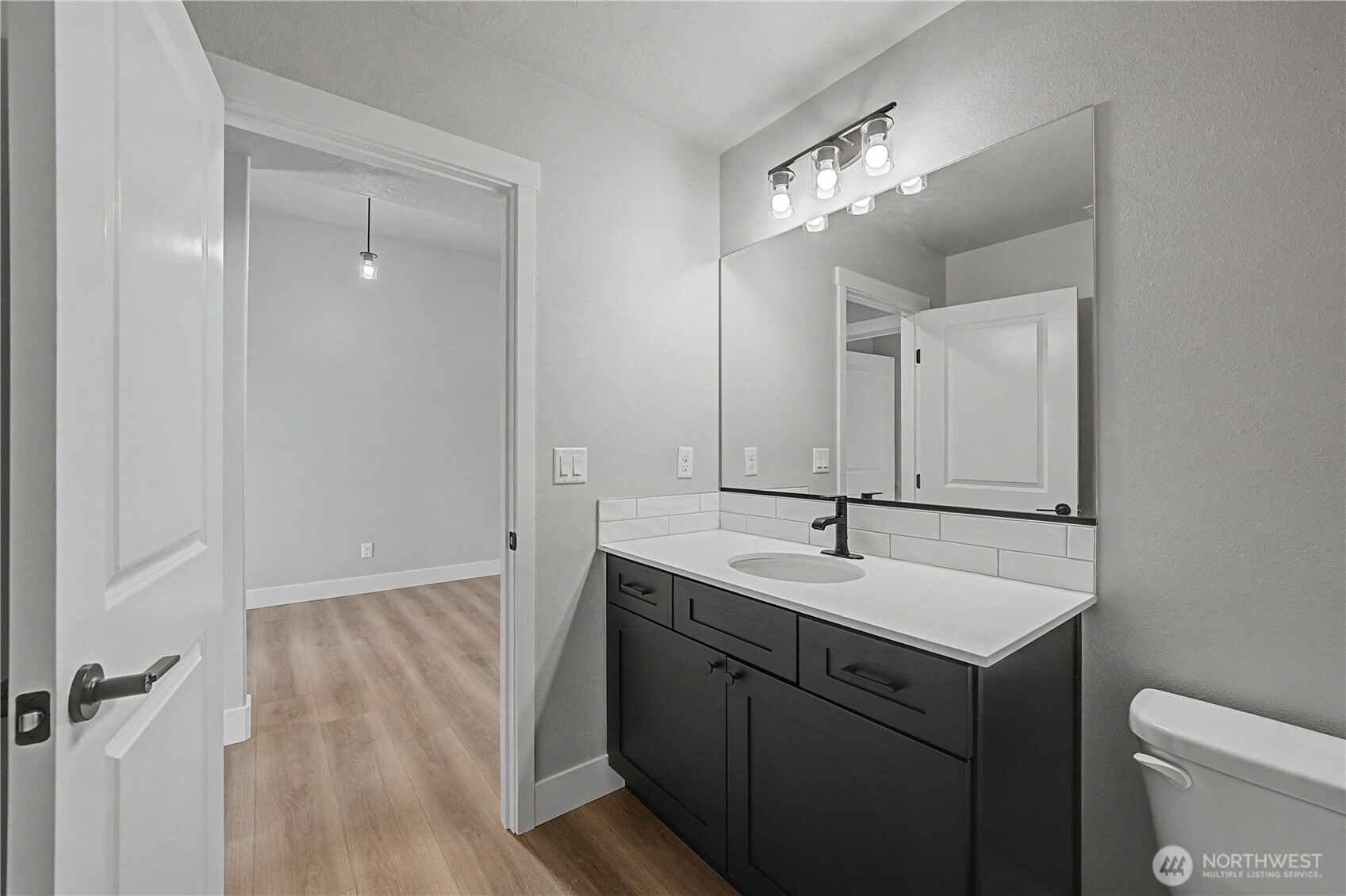 523 N Lessor Loop Moses Lake WA 98837