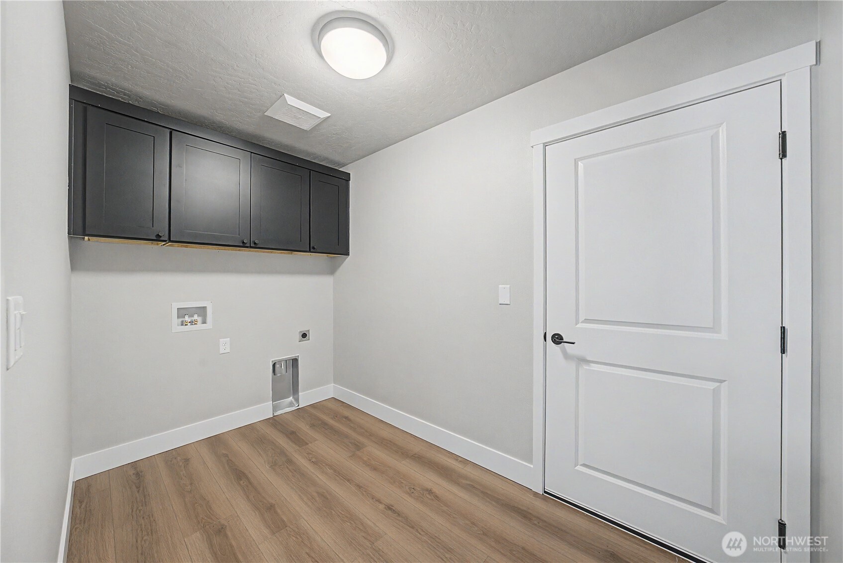 523 N Lessor Loop Moses Lake WA 98837