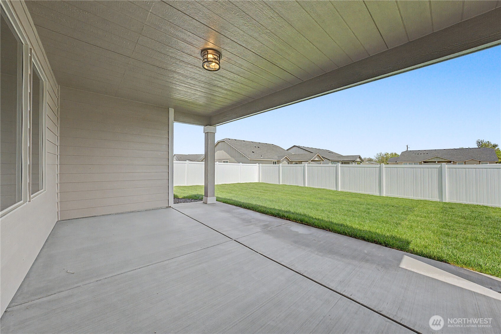 523 N Lessor Loop Moses Lake WA 98837